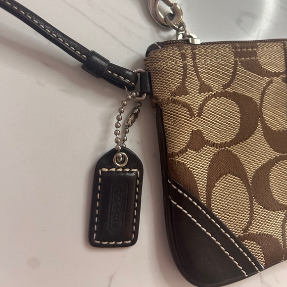 Coach Vintage Wristlet- EUC - Picture 3 of 13